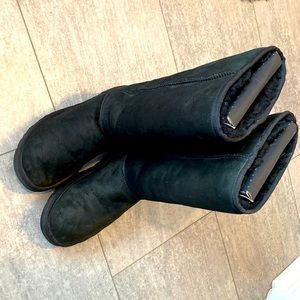 UGG Women’s Classical Tall Black Boots. Size 9